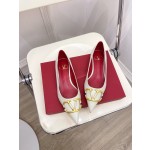 【Valentino】𝟐𝟎𝟐𝟏/𝐒𝐒 𝐧𝐞𝐰 Valentino 2022 spring and summer new large V diamond buckle high heels on the new