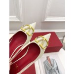 【Valentino】𝟐𝟎𝟐𝟏/𝐒𝐒 𝐧𝐞𝐰 Valentino 2022 spring and summer new large V diamond buckle high heels on the new