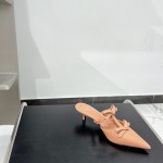 【Valentino】𝟐𝟎𝟐𝟏/𝐒𝐒 𝐧𝐞𝐰 Valentino Early Spring Collection Pointed Toe Bow Sandals