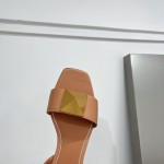 【Valentino】𝟐𝟎𝟐𝟏/𝐒𝐒 𝐧𝐞𝐰 Valentino Early Spring Collection Lace-up Sandals