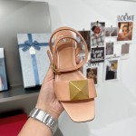 【Valentino】𝟐𝟎𝟐𝟏/𝐒𝐒 𝐧𝐞𝐰 Valentino Early Spring Collection Lace-up Sandals