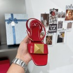 【Valentino】𝟐𝟎𝟐𝟏/𝐒𝐒 𝐧𝐞𝐰 Valentino Early Spring Collection Lace-up Sandals