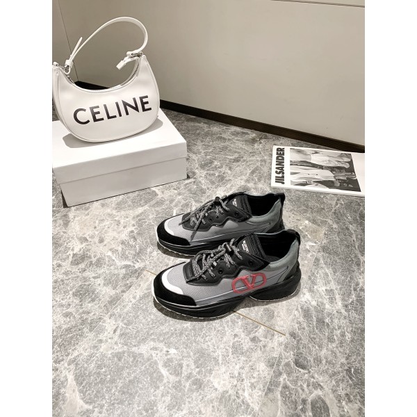 【Valentino】𝟐𝟎𝟐𝟏/𝐒𝐒 𝐧𝐞𝐰 Valentino 2022 ss spring-summer collection of new old man shoes