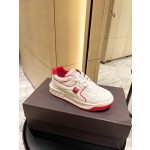 【Valentino】𝟐𝟎𝟐𝟏/𝐒𝐒 𝐧𝐞𝐰 Valentino 2021 fall and winter new one stud sneakers couples on the new