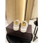 【Valentino】𝟐𝟎𝟐𝟏/𝐒𝐒 𝐧𝐞𝐰 Valentino 2021 fall and winter new one stud sneakers couples on the new