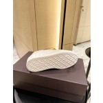 【Valentino】𝟐𝟎𝟐𝟏/𝐒𝐒 𝐧𝐞𝐰 Valentino 2021 fall and winter new one stud sneakers couples on the new