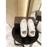 【Valentino】𝟐𝟎𝟐𝟏/𝐒𝐒 𝐧𝐞𝐰 Valentino 2021 fall and winter new one stud sneakers couples on the new