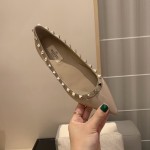 【Valentino】𝟐𝟎𝟐𝟏/𝐒𝐒 𝐧𝐞𝐰 Valentino studded flat shoes top version OEM level exclusive models