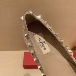 【Valentino】𝟐𝟎𝟐𝟏/𝐒𝐒 𝐧𝐞𝐰 Valentino studded flat shoes top version OEM level exclusive models
