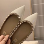 【Valentino】𝟐𝟎𝟐𝟏/𝐒𝐒 𝐧𝐞𝐰 Valentino studded flat shoes top version OEM level exclusive models