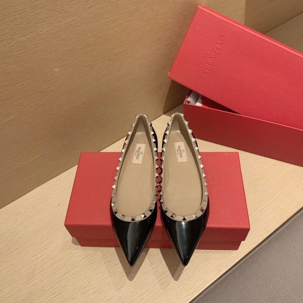 【Valentino】𝟐𝟎𝟐𝟏/𝐒𝐒 𝐧𝐞𝐰 Valentino studded flat shoes top version OEM level exclusive models
