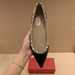 【Valentino】𝟐𝟎𝟐𝟏/𝐒𝐒 𝐧𝐞𝐰 Valentino studded flat shoes top version OEM level exclusive models