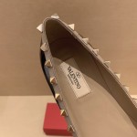 【Valentino】𝟐𝟎𝟐𝟏/𝐒𝐒 𝐧𝐞𝐰 Valentino studded flat shoes top version OEM level exclusive models