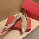 【Valentino】𝟐𝟎𝟐𝟏/𝐒𝐒 𝐧𝐞𝐰 Valentino studded flat shoes top version OEM level exclusive models