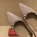 【Valentino】𝟐𝟎𝟐𝟏/𝐒𝐒 𝐧𝐞𝐰 Valentino studded flat shoes top version OEM level exclusive models