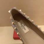 【Valentino】𝟐𝟎𝟐𝟏/𝐒𝐒 𝐧𝐞𝐰 Valentino studded flat shoes top version OEM level exclusive models