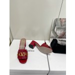 【Valentino】𝟐𝟎𝟐𝟏/𝐒𝐒 𝐧𝐞𝐰  Valentino 2022 / fw spring and summer new women's slippers