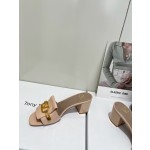 【Valentino】𝟐𝟎𝟐𝟏/𝐒𝐒 𝐧𝐞𝐰  Valentino 2022 / fw spring and summer new women's slippers