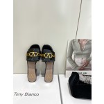 【Valentino】𝟐𝟎𝟐𝟏/𝐒𝐒 𝐧𝐞𝐰  Valentino 2022 / fw spring and summer new women's slippers