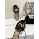 【Valentino】𝟐𝟎𝟐𝟏/𝐒𝐒 𝐧𝐞𝐰  Valentino 2022 / fw spring and summer new women's slippers