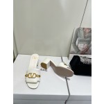 【Valentino】𝟐𝟎𝟐𝟏/𝐒𝐒 𝐧𝐞𝐰  Valentino 2022 / fw spring and summer new women's slippers