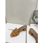 【Valentino】𝟐𝟎𝟐𝟏/𝐒𝐒 𝐧𝐞𝐰  Valentino 2022 / fw spring and summer new women's slippers