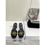 【Valentino】𝟐𝟎𝟐𝟏/𝐒𝐒 𝐧𝐞𝐰  Valentino 2022 / fw spring and summer new women's slippers