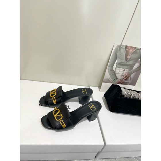【Valentino】𝟐𝟎𝟐𝟏/𝐒𝐒 𝐧𝐞𝐰  Valentino 2022 / fw spring and summer new women's slippers