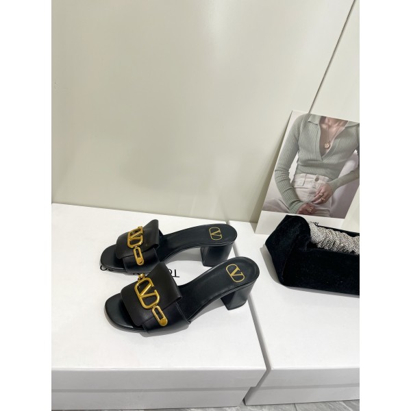【Valentino】𝟐𝟎𝟐𝟏/𝐒𝐒 𝐧𝐞𝐰  Valentino 2022 / fw spring and summer new women's slippers