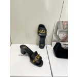 【Valentino】𝟐𝟎𝟐𝟏/𝐒𝐒 𝐧𝐞𝐰  Valentino 2022 / fw spring and summer new women's slippers