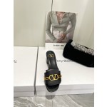 【Valentino】𝟐𝟎𝟐𝟏/𝐒𝐒 𝐧𝐞𝐰  Valentino 2022 / fw spring and summer new women's slippers