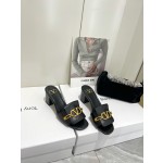 【Valentino】𝟐𝟎𝟐𝟏/𝐒𝐒 𝐧𝐞𝐰  Valentino 2022 / fw spring and summer new women's slippers