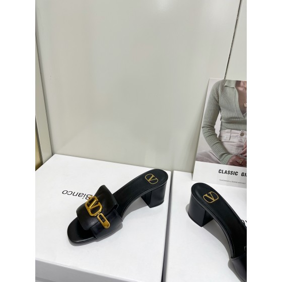 【Valentino】𝟐𝟎𝟐𝟏/𝐒𝐒 𝐧𝐞𝐰  Valentino 2022 / fw spring and summer new women's slippers