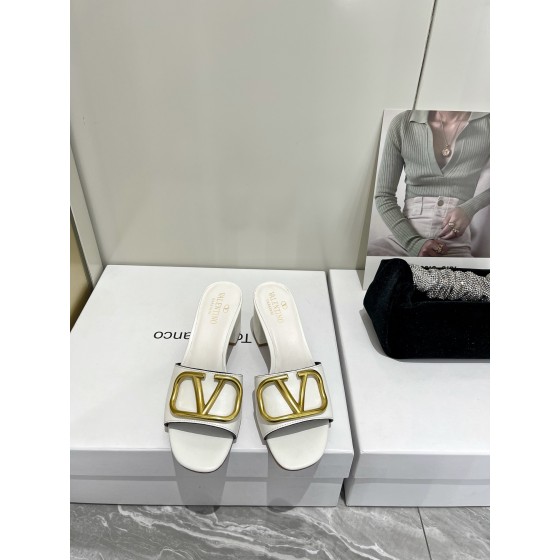 【Valentino】𝟐𝟎𝟐𝟏/𝐒𝐒 𝐧𝐞𝐰  Valentino 2022 / fw spring and summer new women's slippers