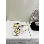 【Valentino】𝟐𝟎𝟐𝟏/𝐒𝐒 𝐧𝐞𝐰  Valentino 2022 / fw spring and summer new women's slippers