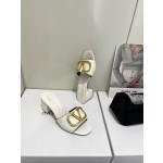 【Valentino】𝟐𝟎𝟐𝟏/𝐒𝐒 𝐧𝐞𝐰  Valentino 2022 / fw spring and summer new women's slippers