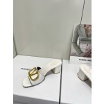 【Valentino】𝟐𝟎𝟐𝟏/𝐒𝐒 𝐧𝐞𝐰  Valentino 2022 / fw spring and summer new women's slippers