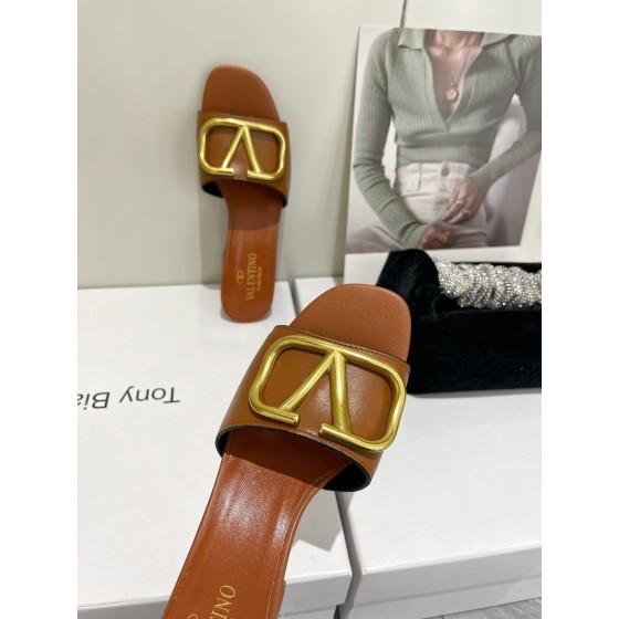 【Valentino】𝟐𝟎𝟐𝟏/𝐒𝐒 𝐧𝐞𝐰  Valentino 2022 / fw spring and summer new women's slippers