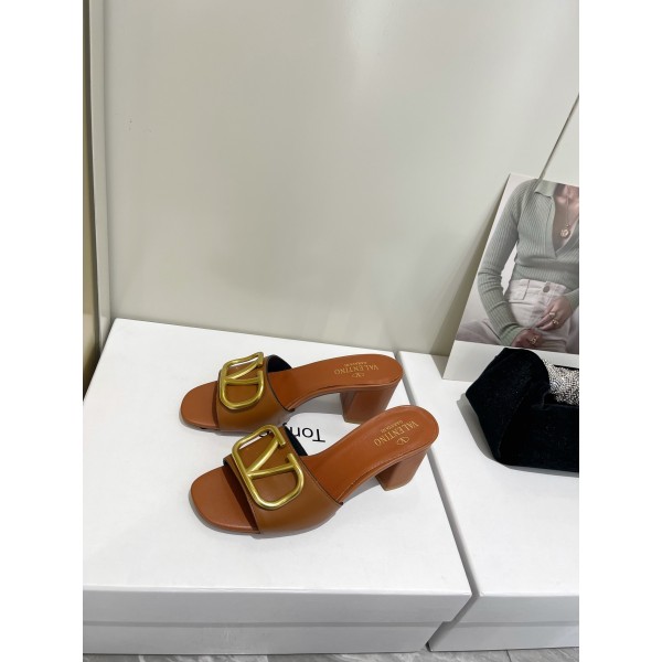 【Valentino】𝟐𝟎𝟐𝟏/𝐒𝐒 𝐧𝐞𝐰  Valentino 2022 / fw spring and summer new women's slippers