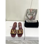 【Valentino】𝟐𝟎𝟐𝟏/𝐒𝐒 𝐧𝐞𝐰  Valentino 2022 / fw spring and summer new women's slippers