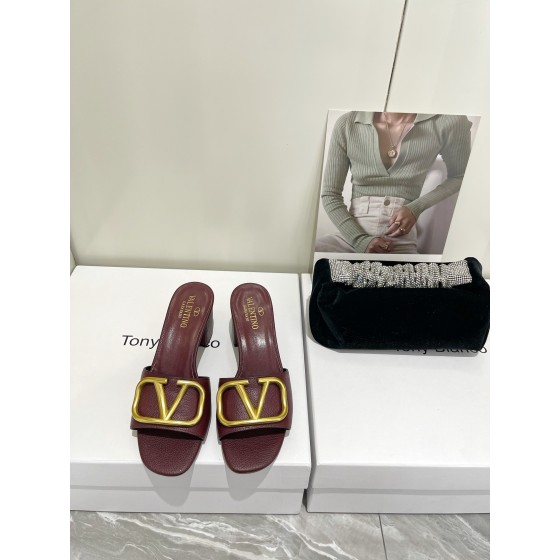 【Valentino】𝟐𝟎𝟐𝟏/𝐒𝐒 𝐧𝐞𝐰  Valentino 2022 / fw spring and summer new women's slippers