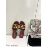 【Valentino】𝟐𝟎𝟐𝟏/𝐒𝐒 𝐧𝐞𝐰  Valentino 2022 / fw spring and summer new women's slippers