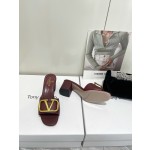 【Valentino】𝟐𝟎𝟐𝟏/𝐒𝐒 𝐧𝐞𝐰  Valentino 2022 / fw spring and summer new women's slippers