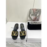 【Valentino】𝟐𝟎𝟐𝟏/𝐒𝐒 𝐧𝐞𝐰  Valentino 2022 / fw spring and summer new women's slippers