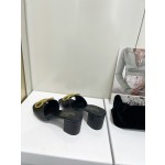 【Valentino】𝟐𝟎𝟐𝟏/𝐒𝐒 𝐧𝐞𝐰  Valentino 2022 / fw spring and summer new women's slippers