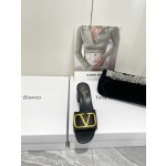 【Valentino】𝟐𝟎𝟐𝟏/𝐒𝐒 𝐧𝐞𝐰  Valentino 2022 / fw spring and summer new women's slippers