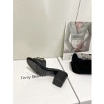 【Valentino】𝟐𝟎𝟐𝟏/𝐒𝐒 𝐧𝐞𝐰  Valentino 2022 / fw spring and summer new women's slippers