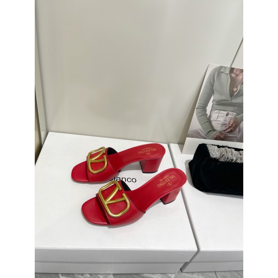【Valentino】𝟐𝟎𝟐𝟏/𝐒𝐒 𝐧𝐞𝐰  Valentino 2022 / fw spring and summer new women's slippers