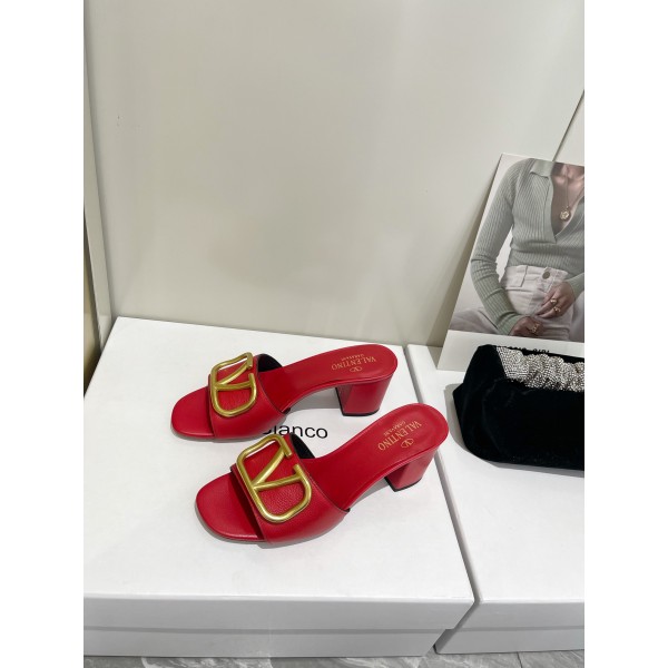 【Valentino】𝟐𝟎𝟐𝟏/𝐒𝐒 𝐧𝐞𝐰  Valentino 2022 / fw spring and summer new women's slippers
