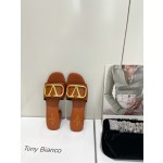 【Valentino】𝟐𝟎𝟐𝟏/𝐒𝐒 𝐧𝐞𝐰  Valentino 2022 / fw spring and summer new women's slippers